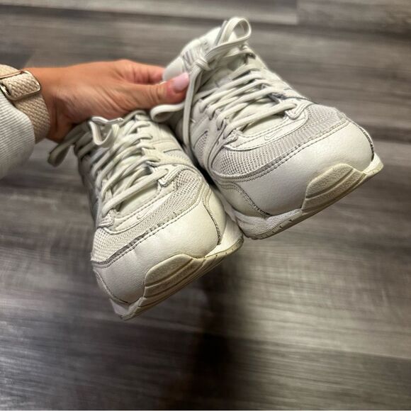 Nike Women's Air Max Command in Light Bone/White Color Size US 9 - Picture 8 of 13